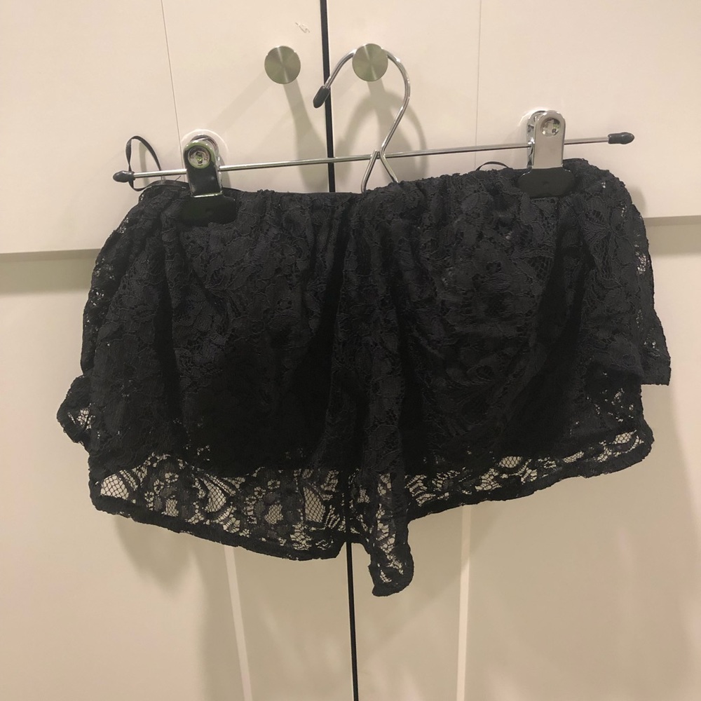 Black cropped top never been worn
